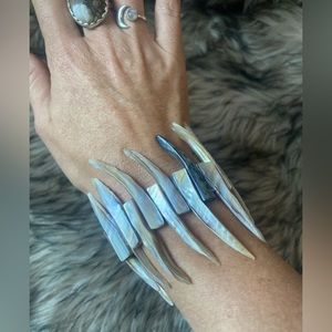 Gorgeous mother of Pearl stretch bracelet